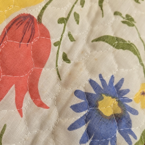 1970s Vintage Floral Quilted Coat with Blue Accents - Picture 11 of 12